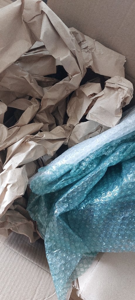 Gratis opvulmateriaal (noppenfolie en papier), Ophalen, Zo goed als nieuw