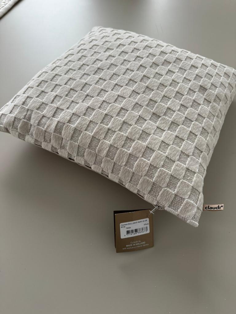 Prachtige luxe CLAUDI sierkussen, Huis en Inrichting, Woonaccessoires | Kussens, Ophalen of Verzenden, Nieuw, Wit, Rechthoekig