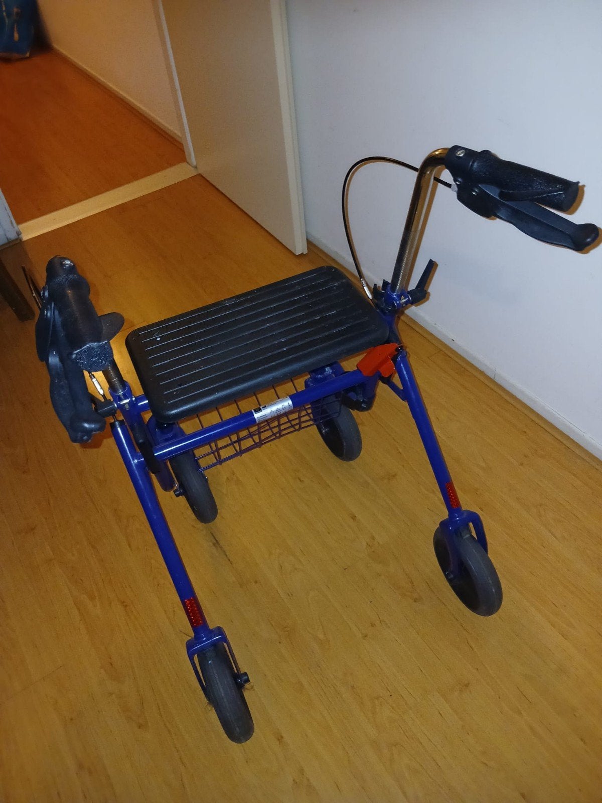 Weinig gebruikte thuasne 120 rue marius aufan rollator, Ophalen, Opvouwbaar, Zo goed als nieuw