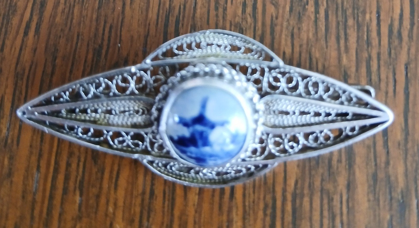 Antieke Filigrain Broche Blauwe Steen Met Afbeelding Molen, Ophalen of Verzenden, Gebruikt, Zilver, Overige materialen