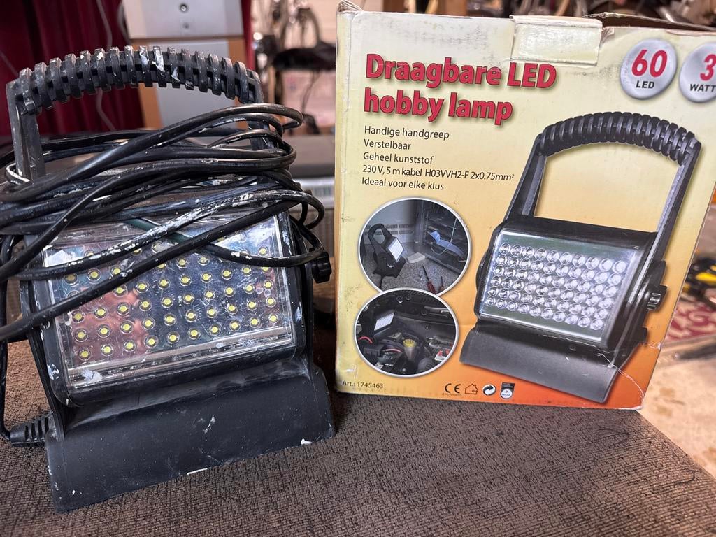 Draagbare LED hobby lamp - 60 LED, 3 Watt, Ophalen, Gebruikt, Minder dan 50 watt, Lamp met armatuur