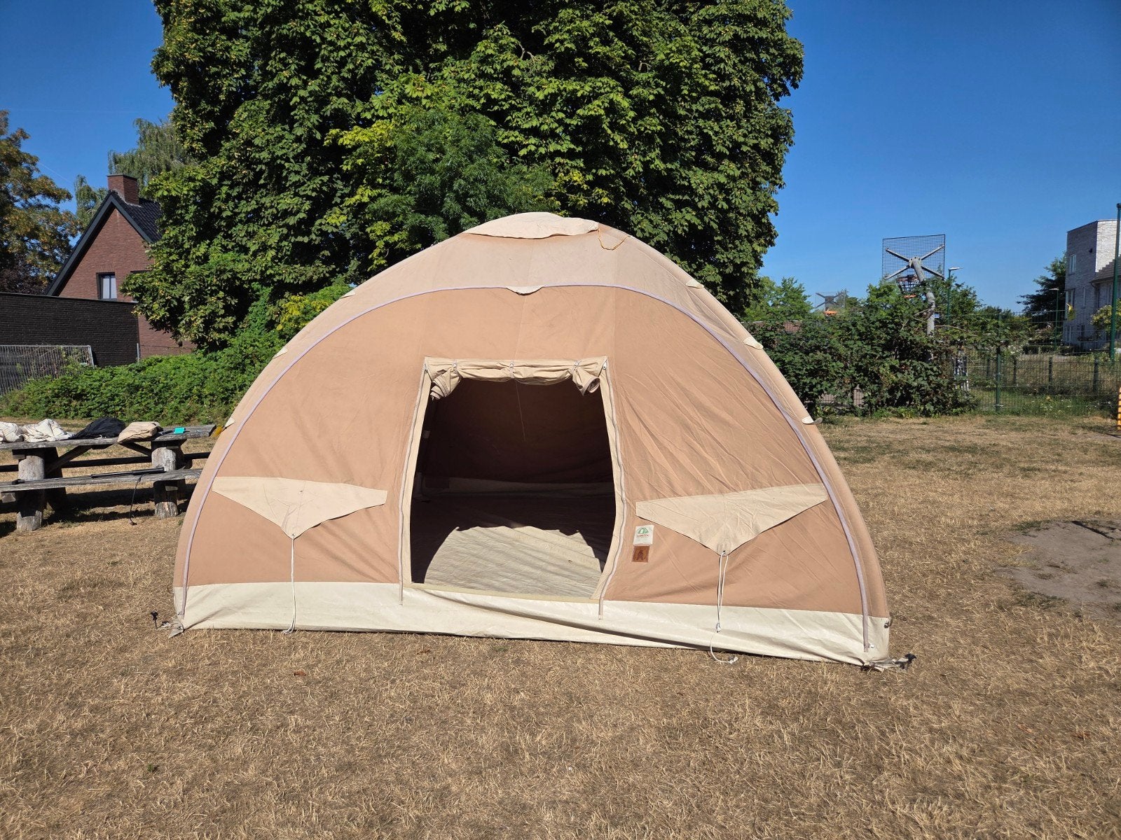 Karsten Opblaasbare Tent 380x380cm + extra tent, Ophalen