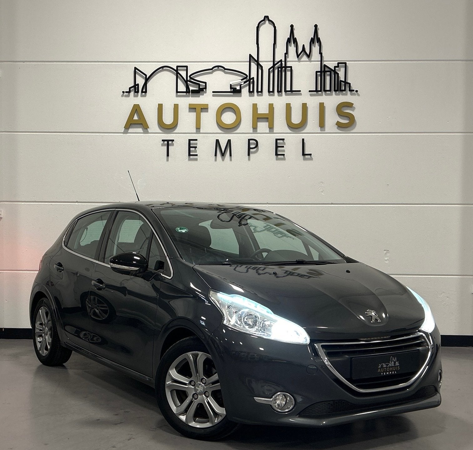 Peugeot 208 1.2 VTi Allure Airco Climate Bluetooth Isofix 5D, Auto's, Voorwielaandrijving, Euro 5, Stof, Gebruikt
