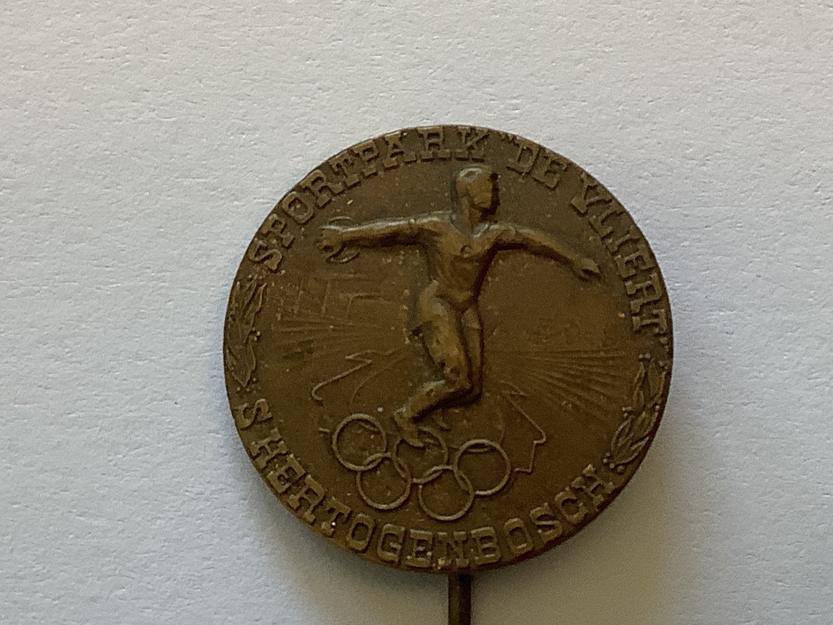 Speldje Sportark de Vliert s’ Hertogenbosch, Verzamelen, Speldjes, Pins en Buttons, Ophalen of Verzenden, Overige onderwerpen