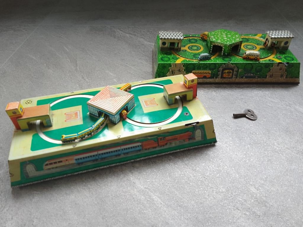 Vintage blikken auto- & treinbaan, opwindbaar, Ophalen of Verzenden