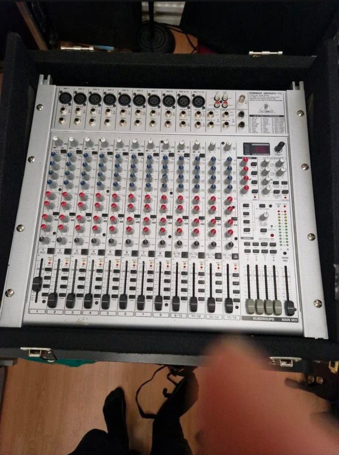 Behringer Eurorack UB2442FX-PRO Mengpaneel met Flightcase, Ophalen, Gebruikt, 20 kanalen of meer, Microfooningang