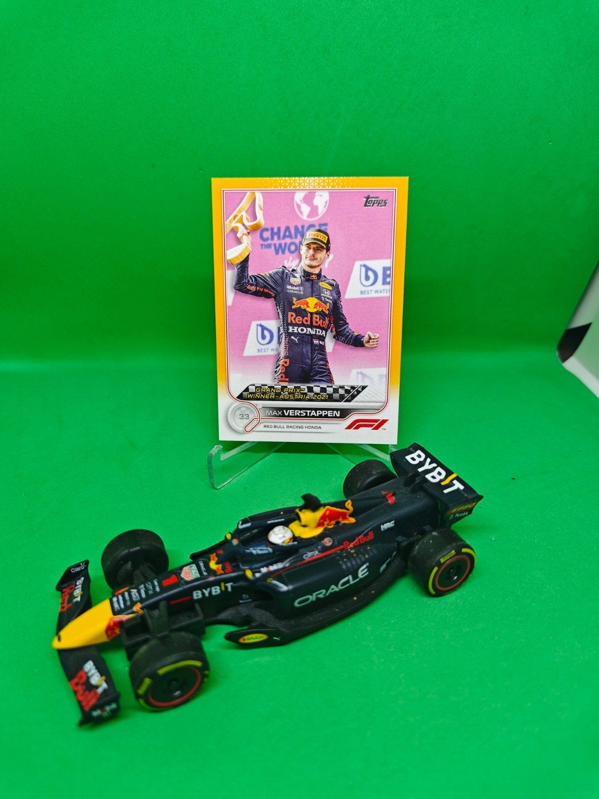 Max Verstappen 38/50 + F1 auto (RB18), Hobby en Vrije tijd, Modelauto's | 1:24, Verzenden, Zo goed als nieuw, Bburago