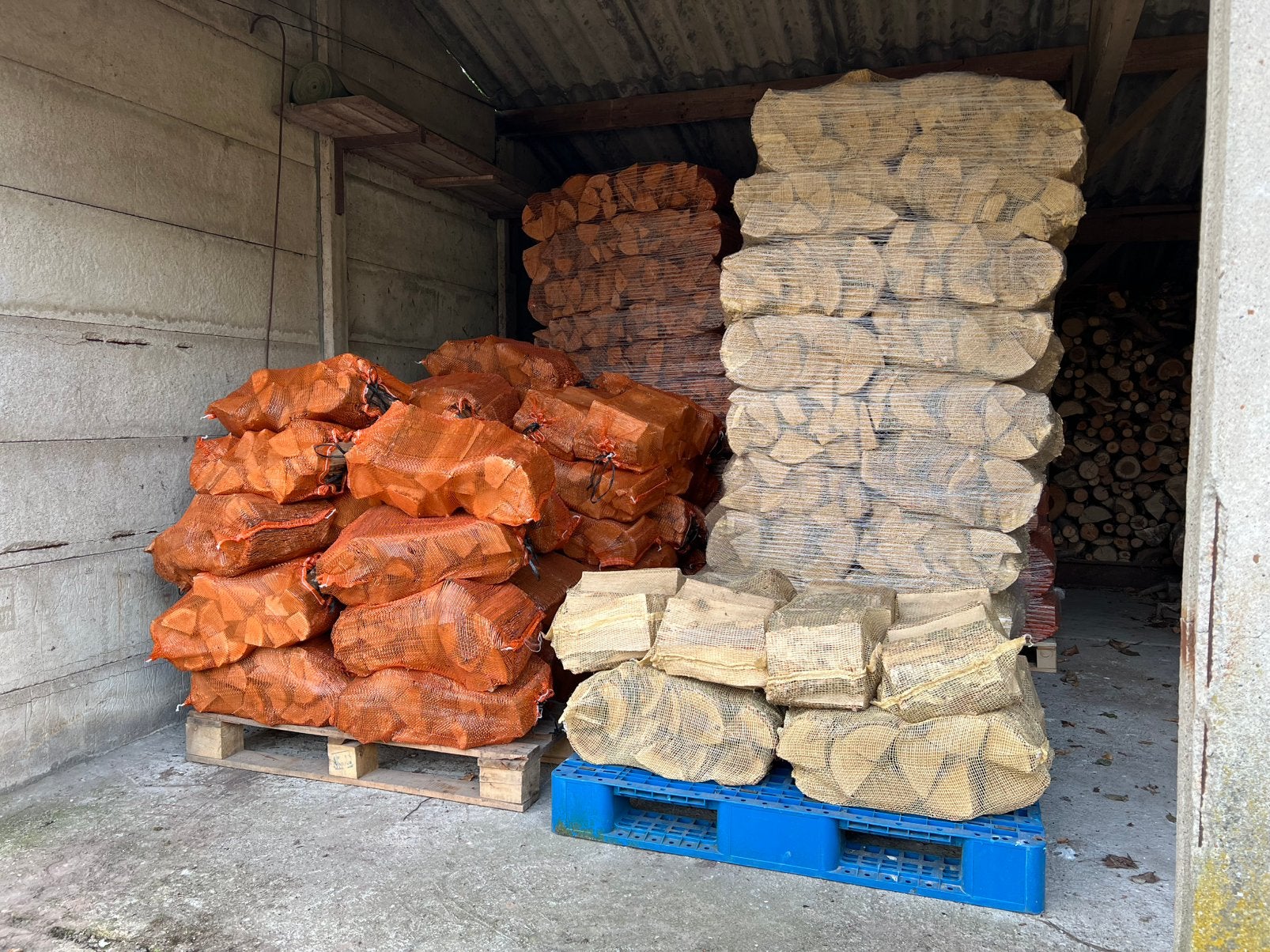 Ovengedroogd berkenhout haardhout in zak 40L/15kg, Tuin en Terras, Haardhout, Minder dan 3 m³, Ophalen