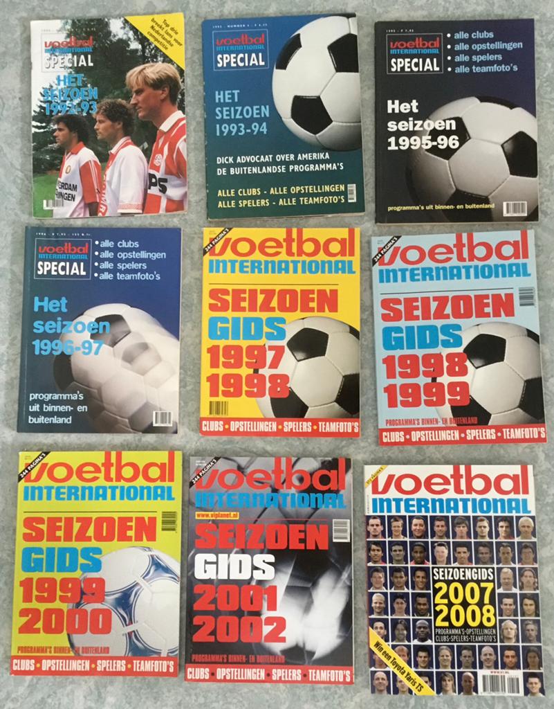 27 Seizoensgidsen Voetbal International, Boeken, Ophalen of Verzenden, Zo goed als nieuw, Balsport