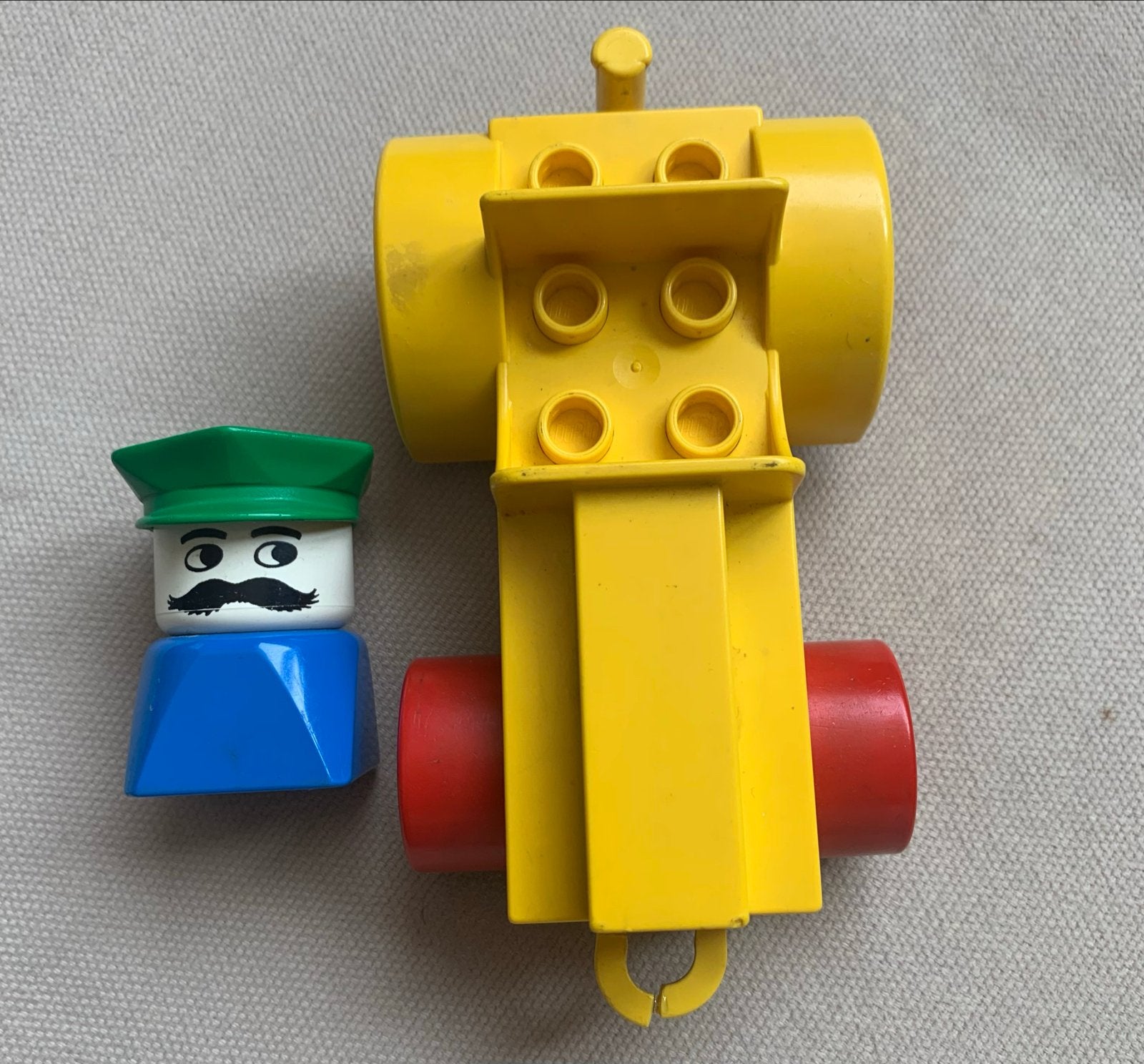 Lego Duplo Treinwagon met machinist uit 1981 (set 2621-2), Inclusief minifiguren, Gebruikt, Overige thema's, Ophalen of Verzenden