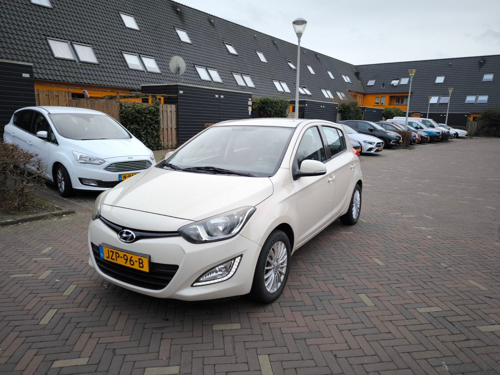 Hyundai i20 1.2 I 5-DRS 2014 Wit / Crème LM, Euro 5, Zwart, 4 cilinders, Wit