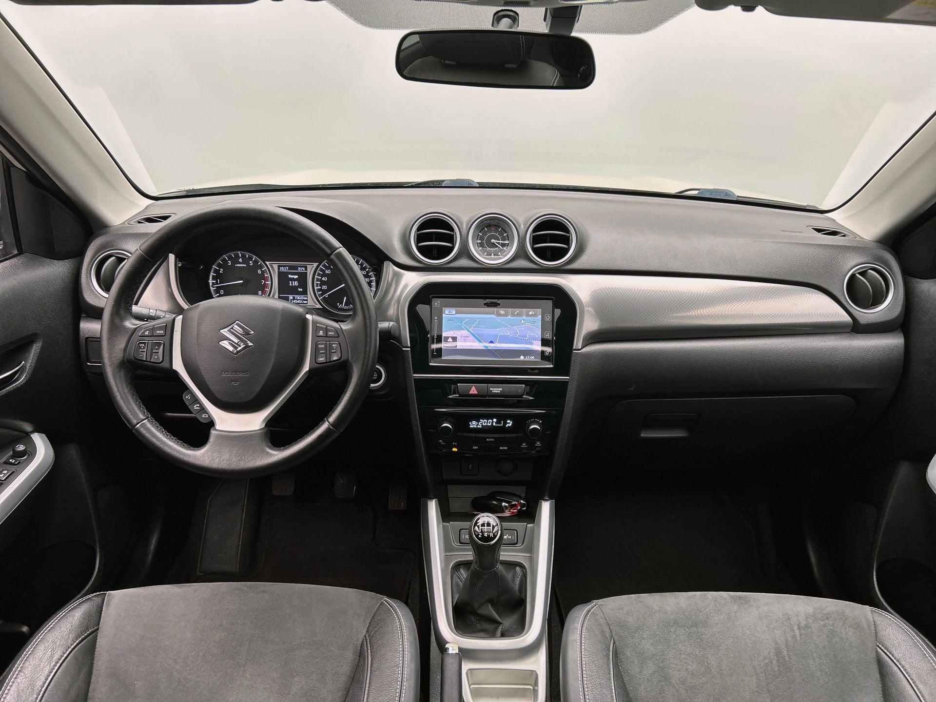 Suzuki Vitara 1.6 High Executive | Panoramadak | Leder | Cam, Voorwielaandrijving, Gebruikt, 4 cilinders, 400 kg
