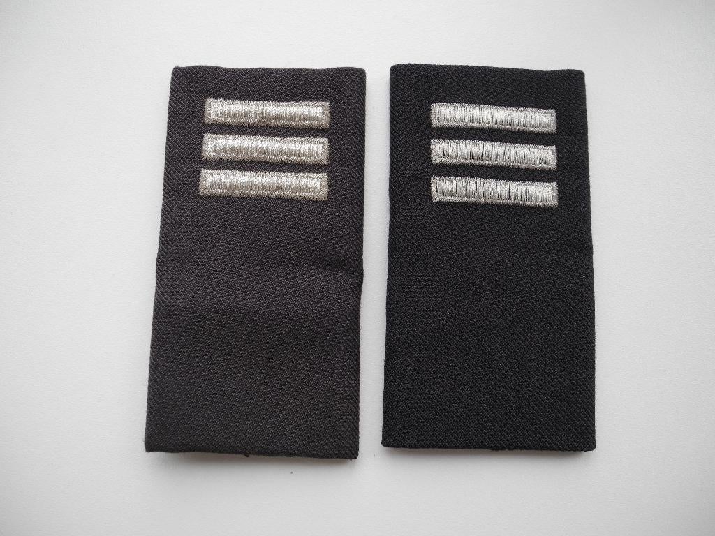 2 epauletten, rangemblemen, schuifpassanten douane. Nieuw., Ophalen of Verzenden, Overige soorten, Nederland, Kleding of Schoenen