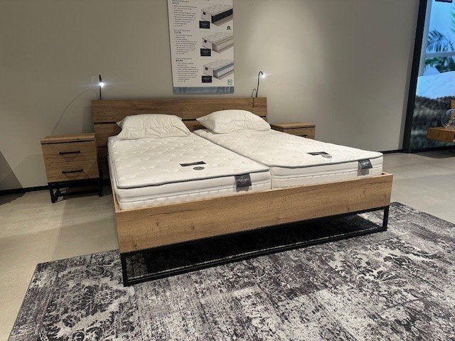 Stoer ledikant 180x200 cm incl nachtkastjes., Huis en Inrichting, Slaapkamer | Bedden, Ophalen, Sommelsdijkse haven 19, Bruin