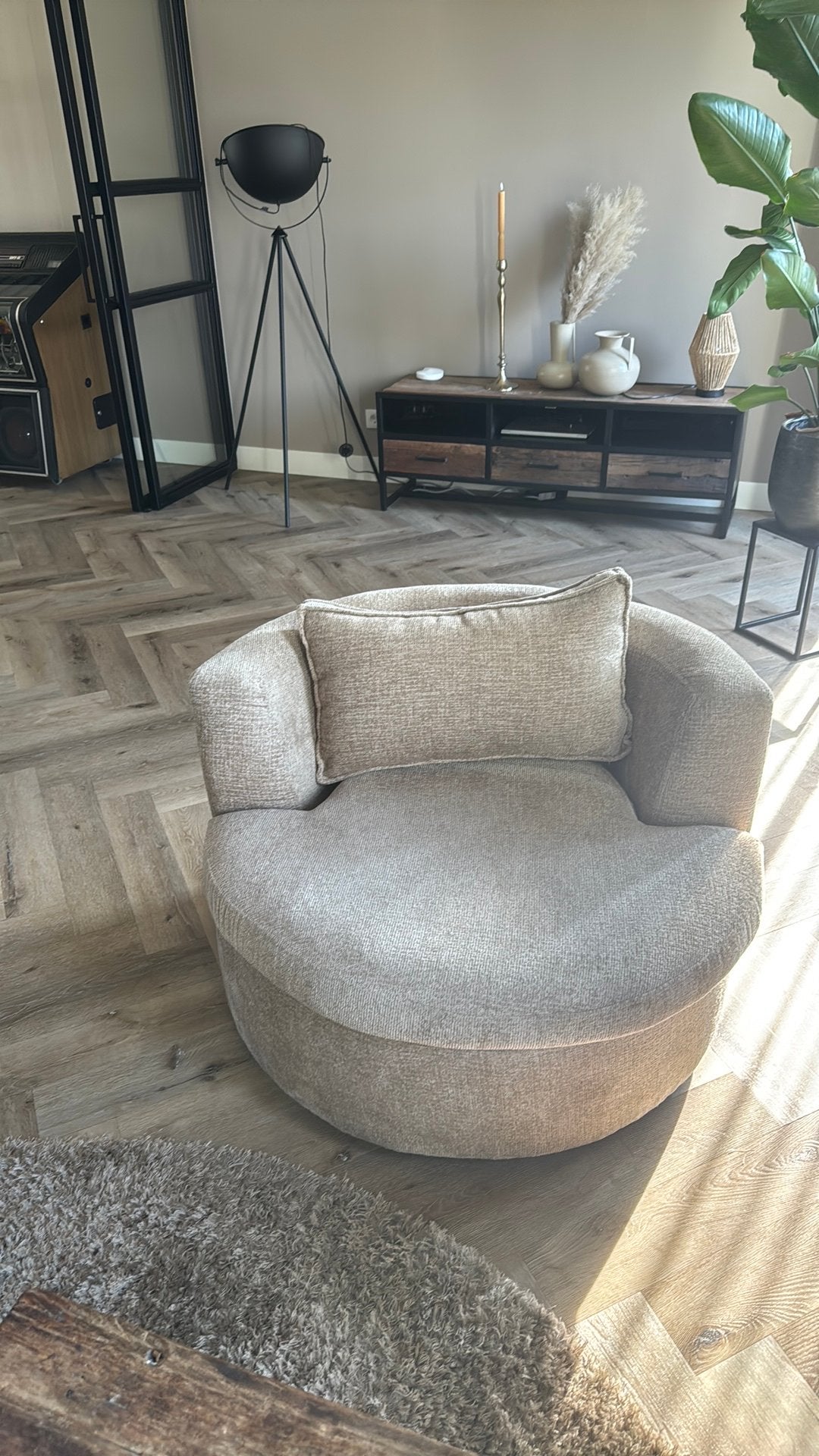 Beige  draaibare halfronde fauteuil, Ophalen, Eenpersoons, 75 tot 100 cm, Zo goed als nieuw