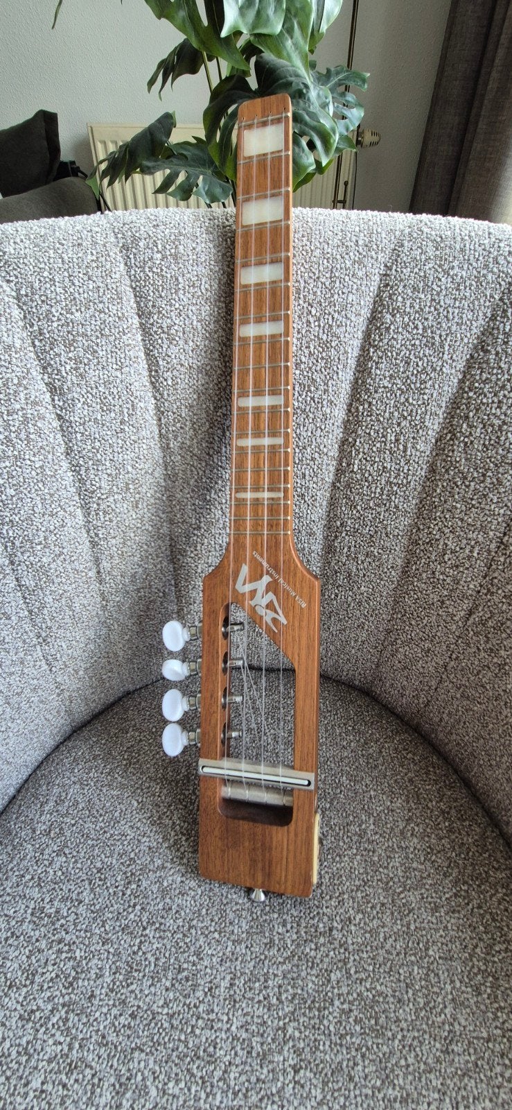 Risa uke-solid ukulele tenor, Muziek en Instrumenten, Snaarinstrumenten | Overige, Zo goed als nieuw, Ukelele, Ophalen of Verzenden