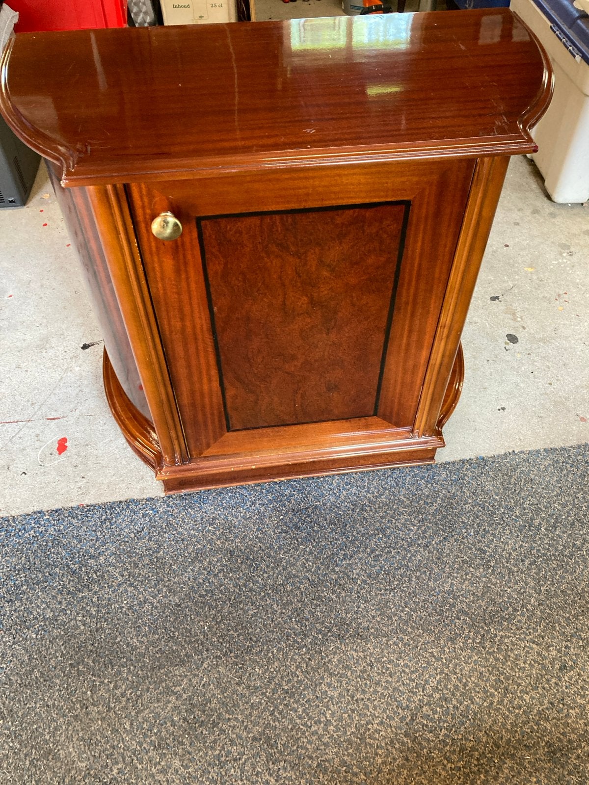 Wortelnoten Bijzettafel/Kastje - Elegant en Compact, Ophalen