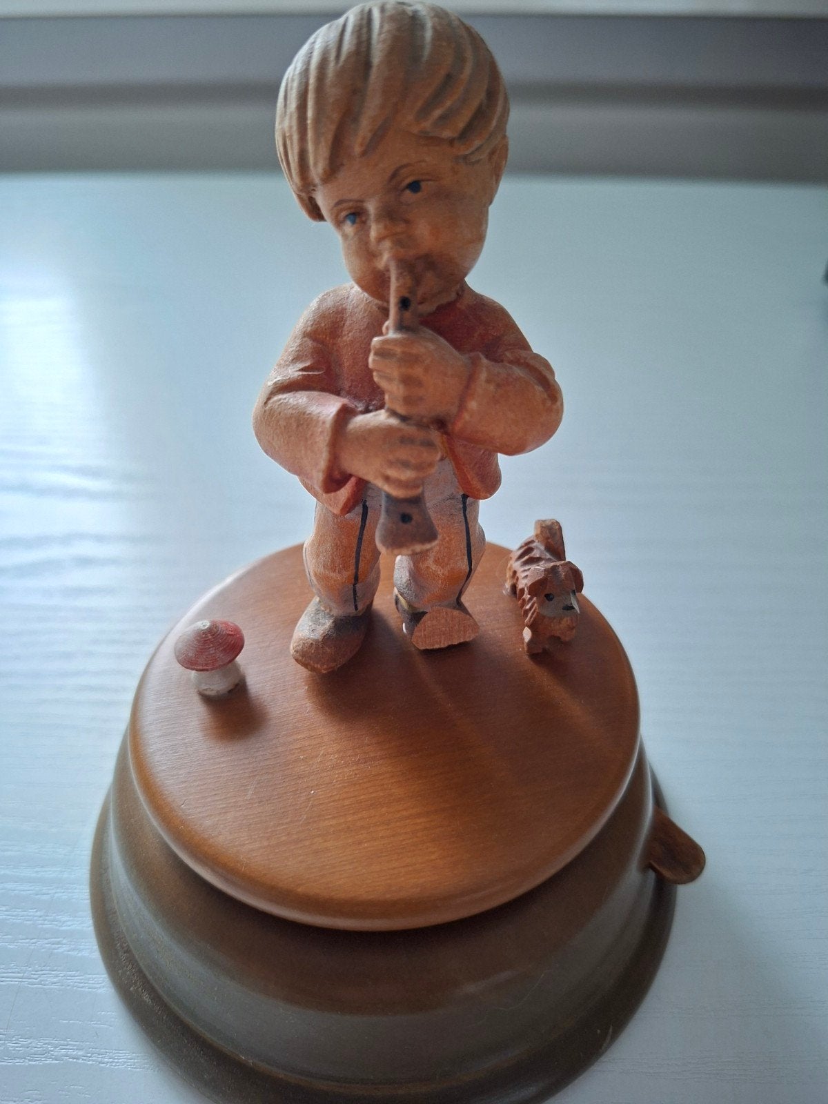 Antiek houten muziekdoosje met jongen met fluit en hondje, Antiek en Kunst, Minder dan 20 cm, Ophalen of Verzenden, Handgemaakt