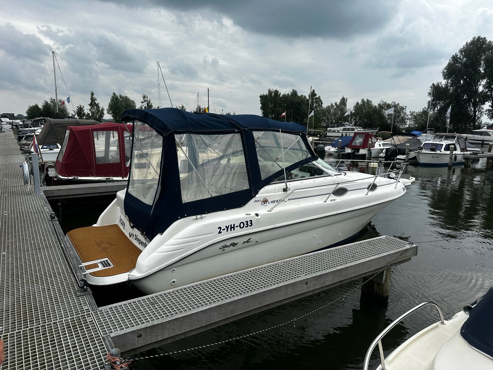 Sea Ray 250 Sundancer - Perfecte Cruiser voor Dagtochten, Watersport en Boten, Speedboten, Gebruikt, Binnenboordmotor, Ophalen of Verzenden
