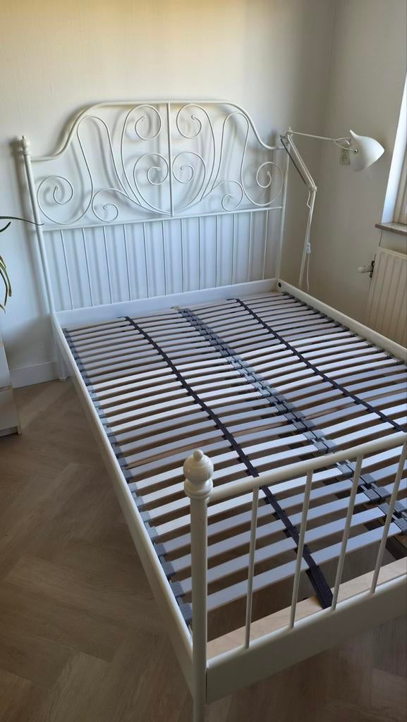 Wit metalen tweepersoonsbed (zonder lattenbodems), Gebruikt, Wit, Romantisch, Tweepersoons