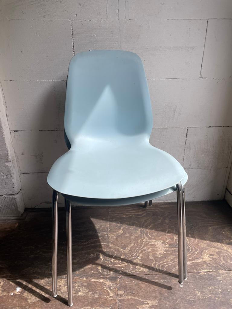 2x IKEA LEIFARNE Stoelen - Lichtblauw met Chrome Onderstel, Ophalen, Kunststof, Gebruikt, Twee