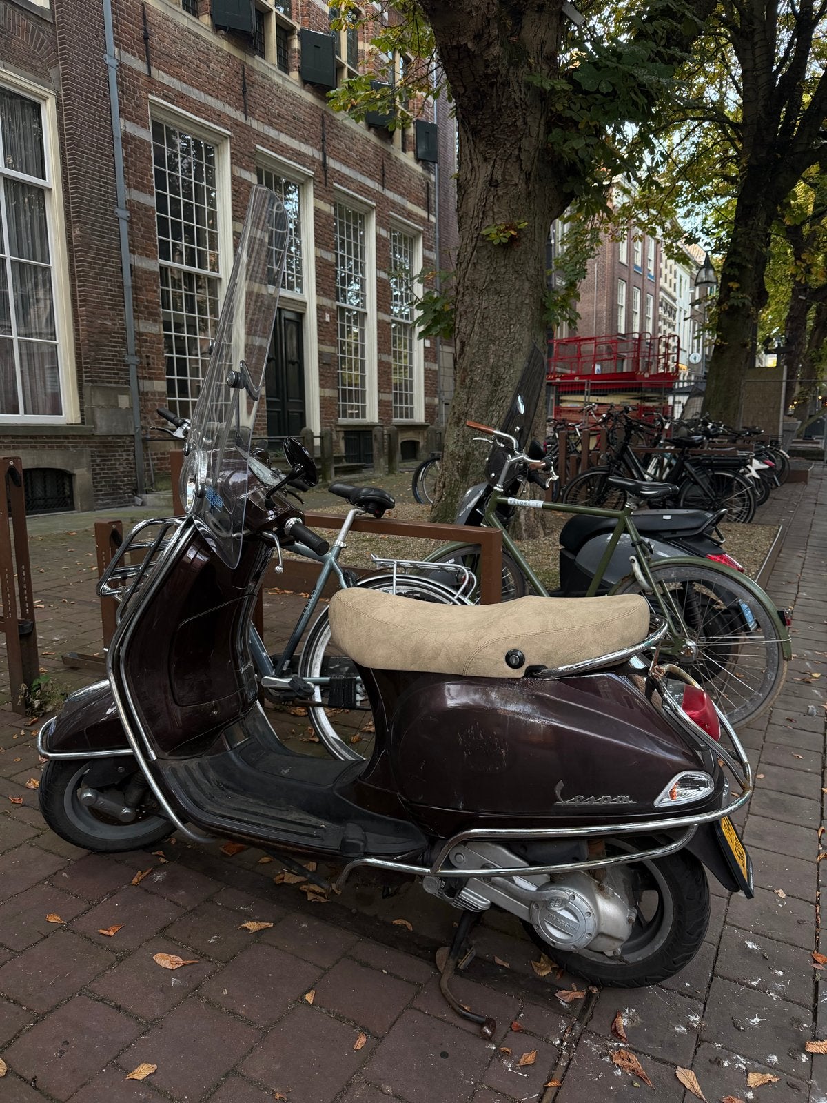 Vespa LX - Recent onderhoud en klassieke uitstraling, Fietsen en Brommers, Gebruikt, Maximaal 45 km/u, Ophalen of Verzenden, Benzine