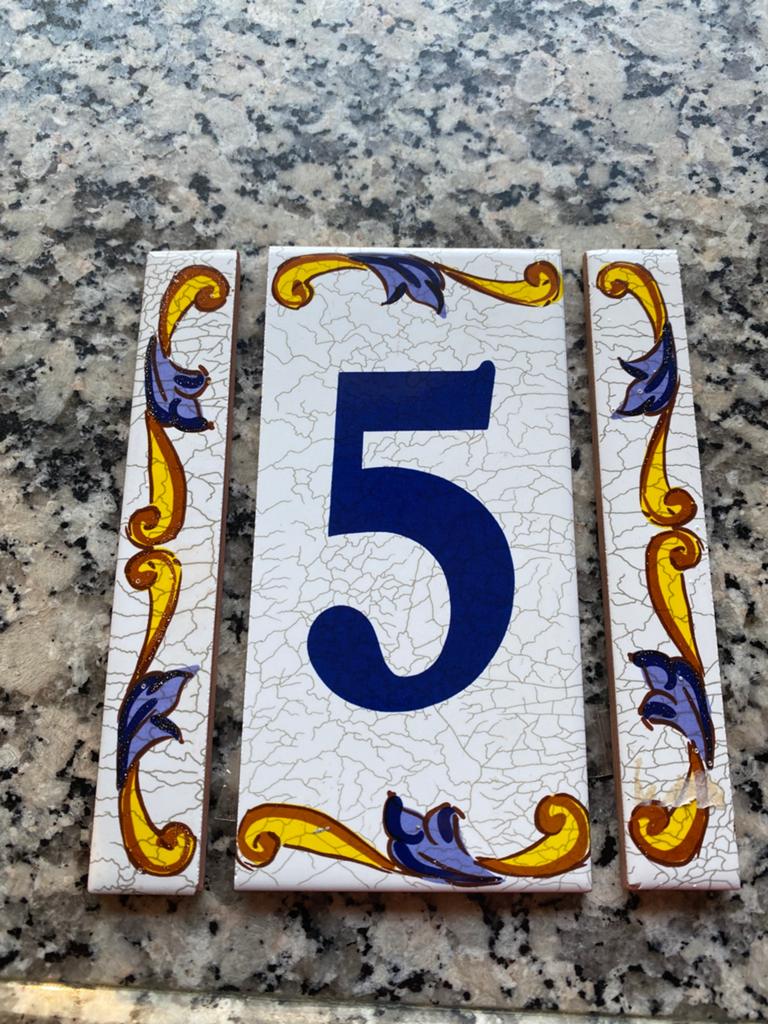 Huisnummer 5, Ophalen of Verzenden, Zo goed als nieuw