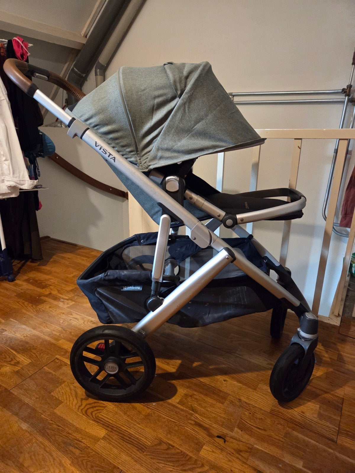 UPPAbaby Vista V2( groen) kinderwagen inclusief reisbak en e, Zo goed als nieuw, Combiwagen, Met reiswieg, Ophalen