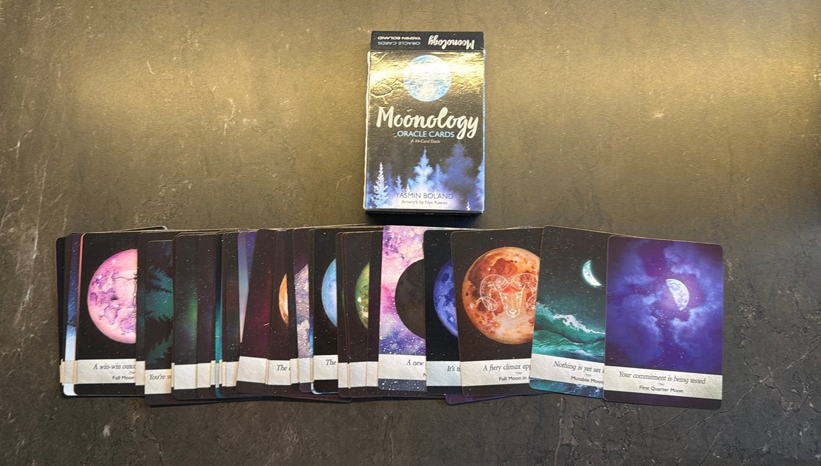 Moonology Oracle Cards kaarten astrologie - YASMIN BOLAND, Boeken, Ophalen of Verzenden, Gelezen, Astrologie, Overige typen