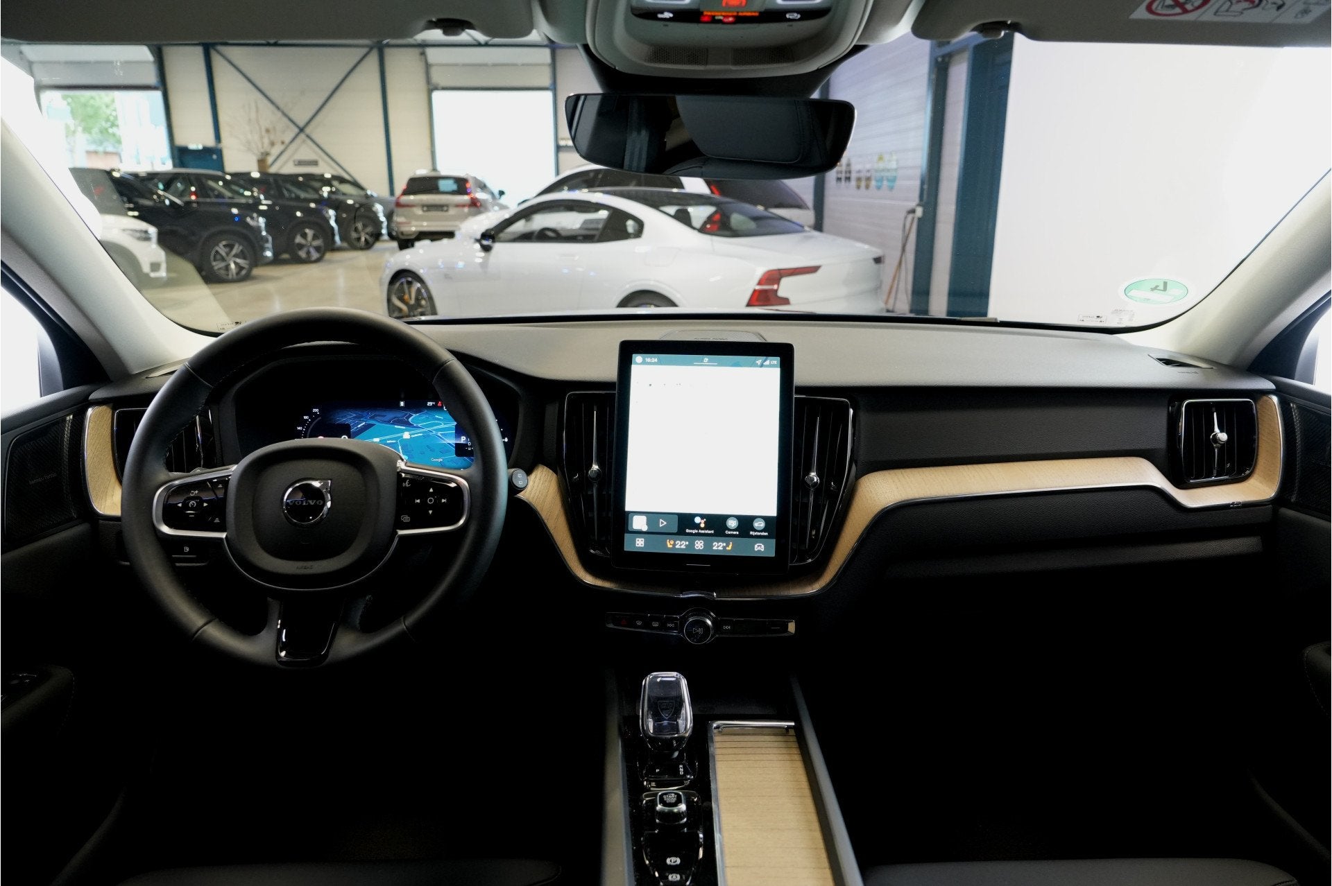 Volvo XC60 2.0 T8 AWD 335kw/456pk Aut8 Plug-in hybrid Plus D, Automaat, Dealer onderhouden, Gebruikt, Euro 6