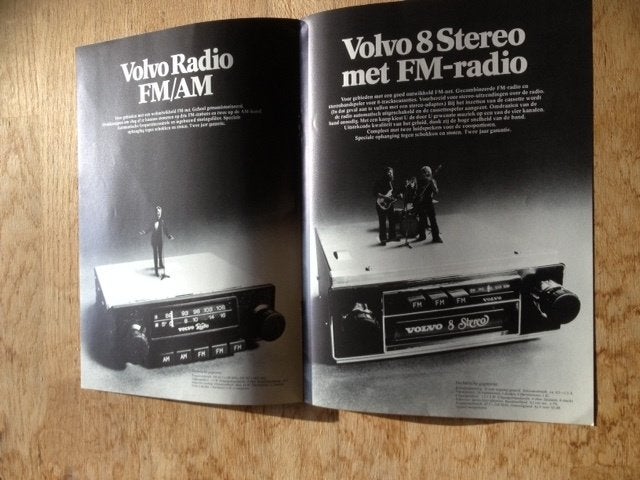 Volvo Autoradio folder 1974 - FM/AM en Stereo  NL    1974, Gelezen, Volvo, Volvo, Ophalen of Verzenden