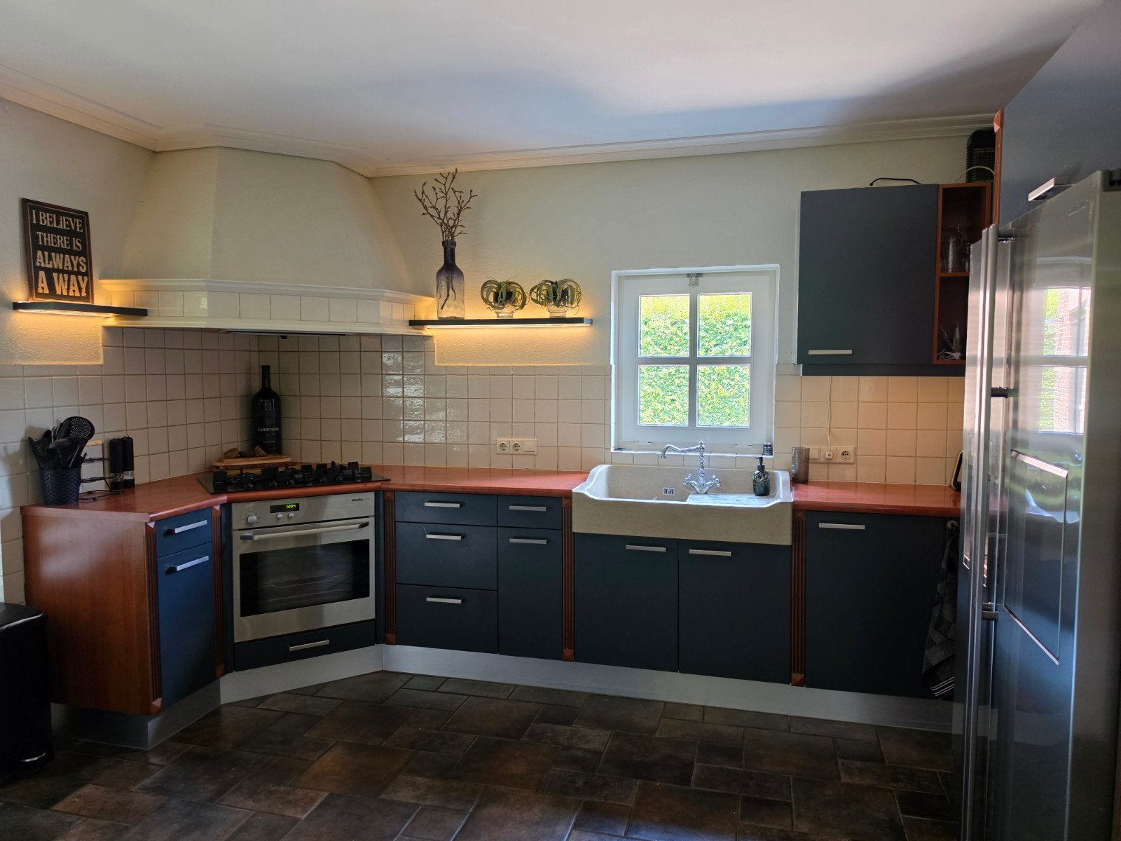 Moderne U-vormige keuken met apparatuur, Huis en Inrichting, Keuken | Complete keukens, Ophalen, Gebruikt, U-keuken, Hout