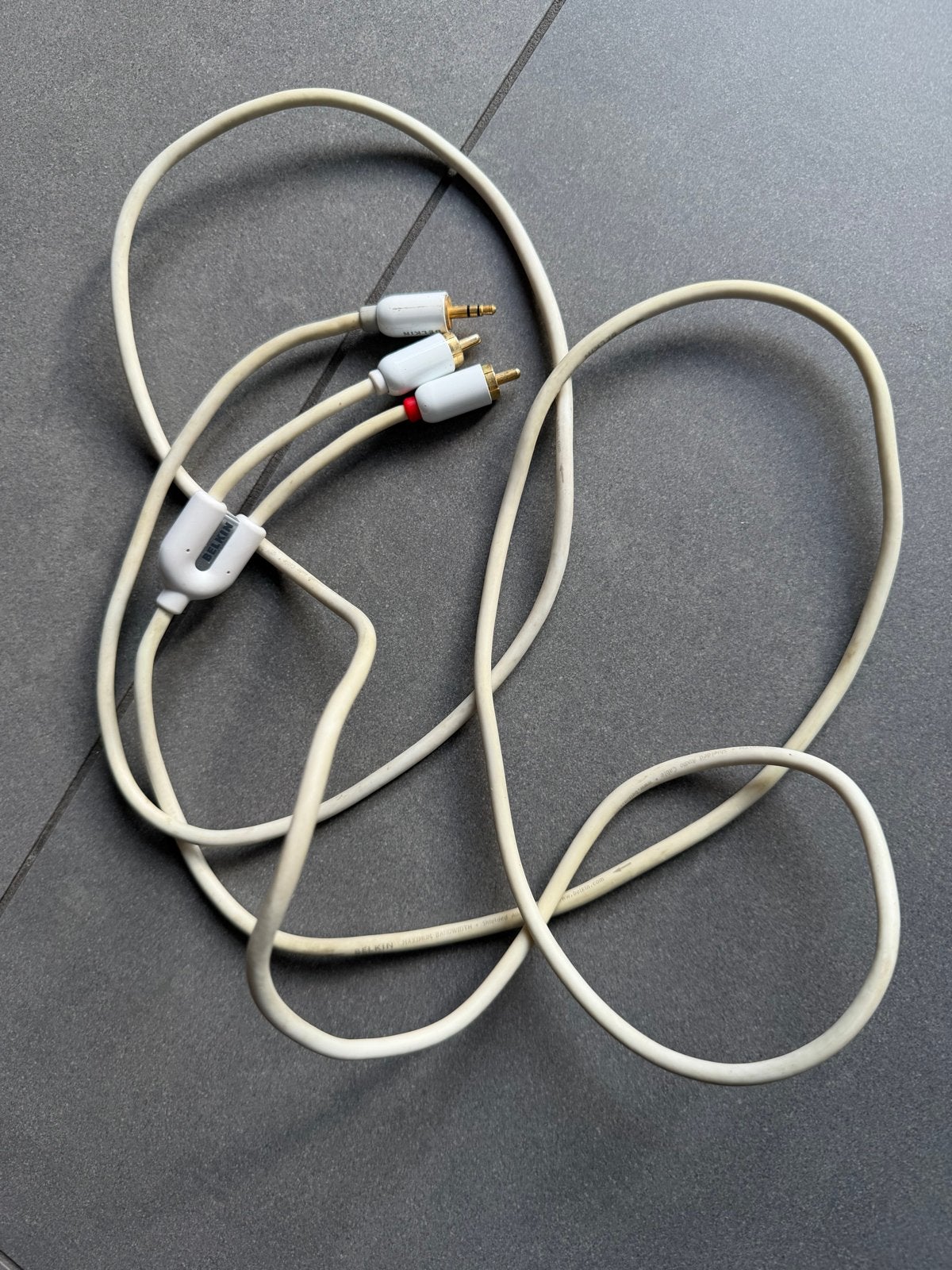 Belkin Essentials Classic MiniJack - RCA kabel, Ophalen of Verzenden, Gebruikt, Minder dan 2 meter, Interlink-kabel