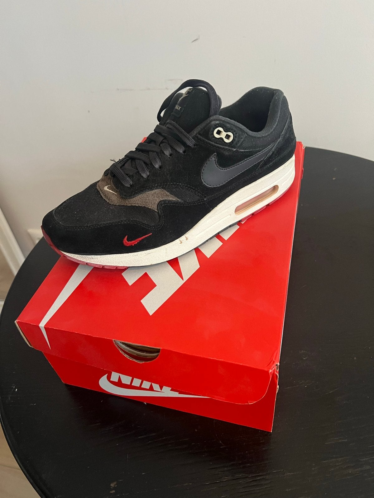 Nike Air Max 1 Premium Mini Swoosh - Maat 43, Ophalen of Verzenden, Gedragen, Zwart, Sneakers of Gympen