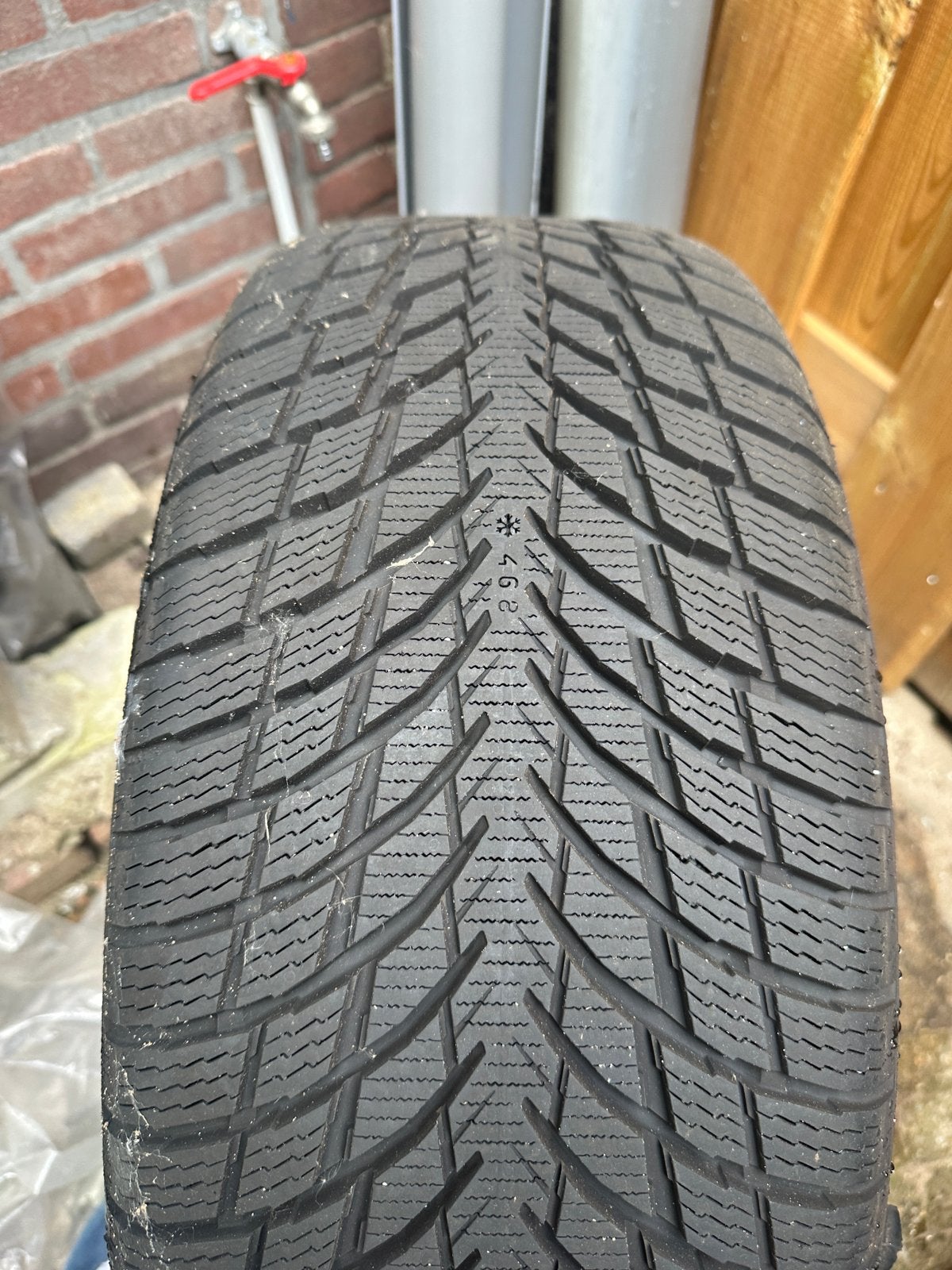 Nokian winterbanden 18 inch – 225/50 R18 + 255/45 R18, Ophalen, 18 inch, Gebruikt, Winterbanden
