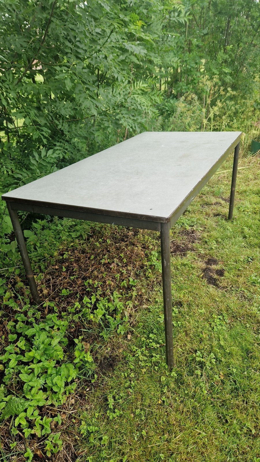 Stevige tafel ijzeren onderstel - gratis in Appingedam, Ophalen, Gebruikt, 100 tot 150 cm, 50 tot 100 cm