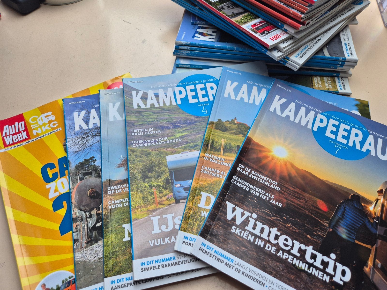 Grote collectie Kampeerauto en Autoweek Campers magazines, Boeken, Tijdschriften en Kranten, Ophalen, Gelezen, Overige typen