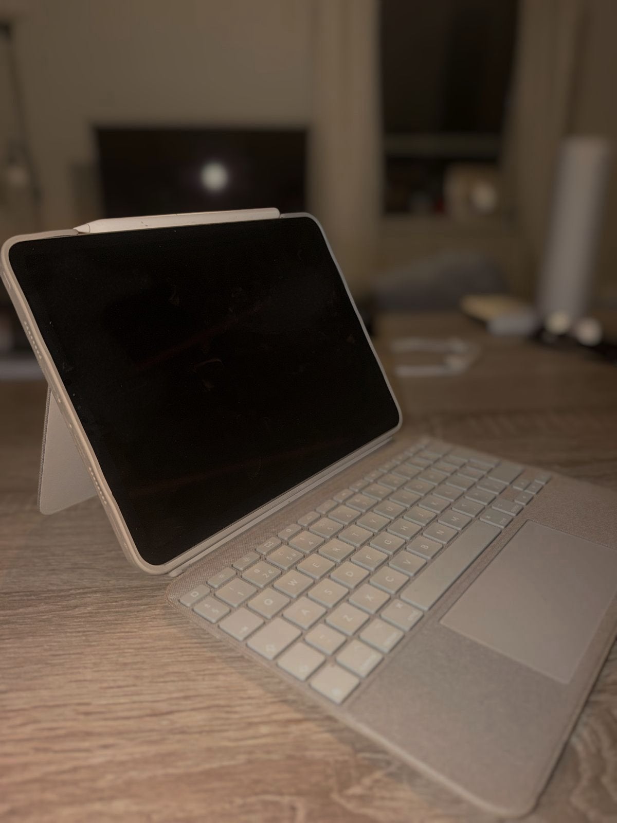 Logitech Combo Touch iPad Pro 11" (1e-4e gen) QWERTY