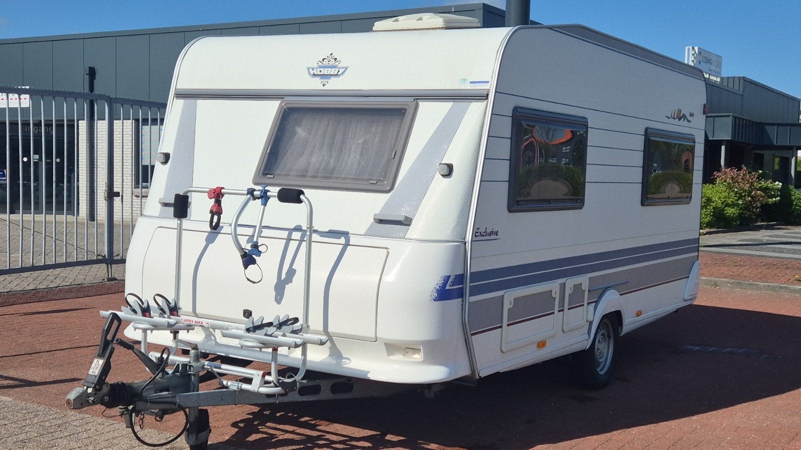 Hobby Exclusive Caravan uit 1998 met Mover en Voortent, Caravans en Kamperen, Kachel, Vast bed, Rondzit, Hobby