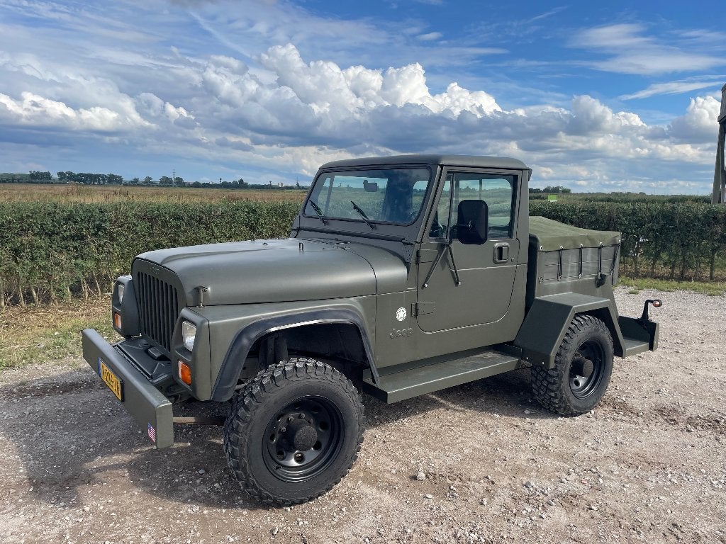 Jeep 1986, Auto's, Achterwielaandrijving, Zwart, 2770 kg, Particulier