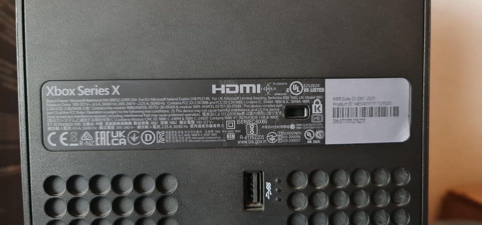 Foto 3 van xbox series x met bliksemschade goed lezen!
