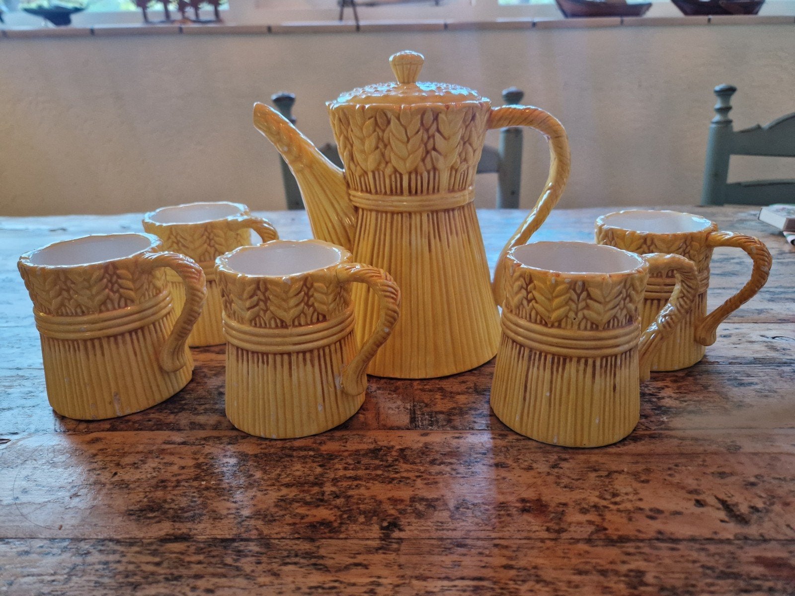 vintage geel keramiek servies: thee/koffie pot en 5 bekers, Ophalen of Verzenden