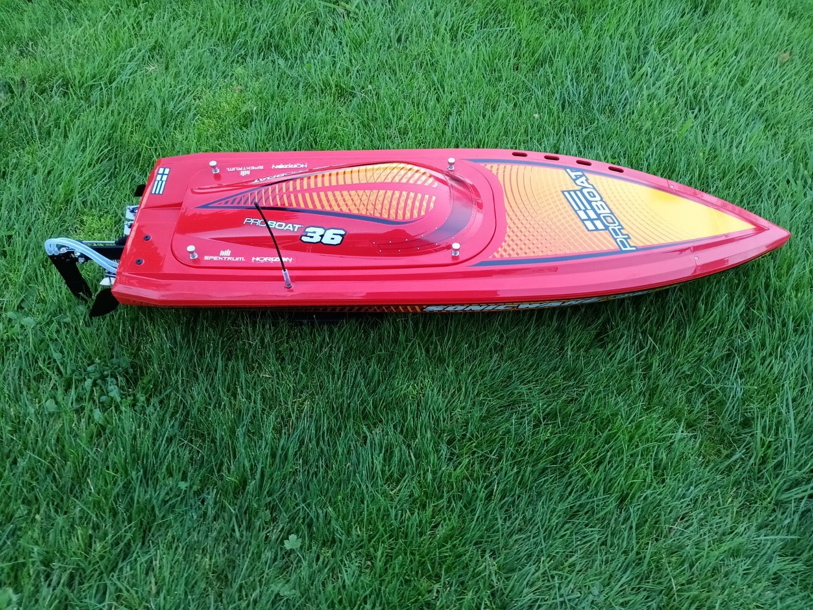 Nieuw staat vanuit doos, Sonicwake V3 powerboat, rc varend, Verzenden, Nieuw