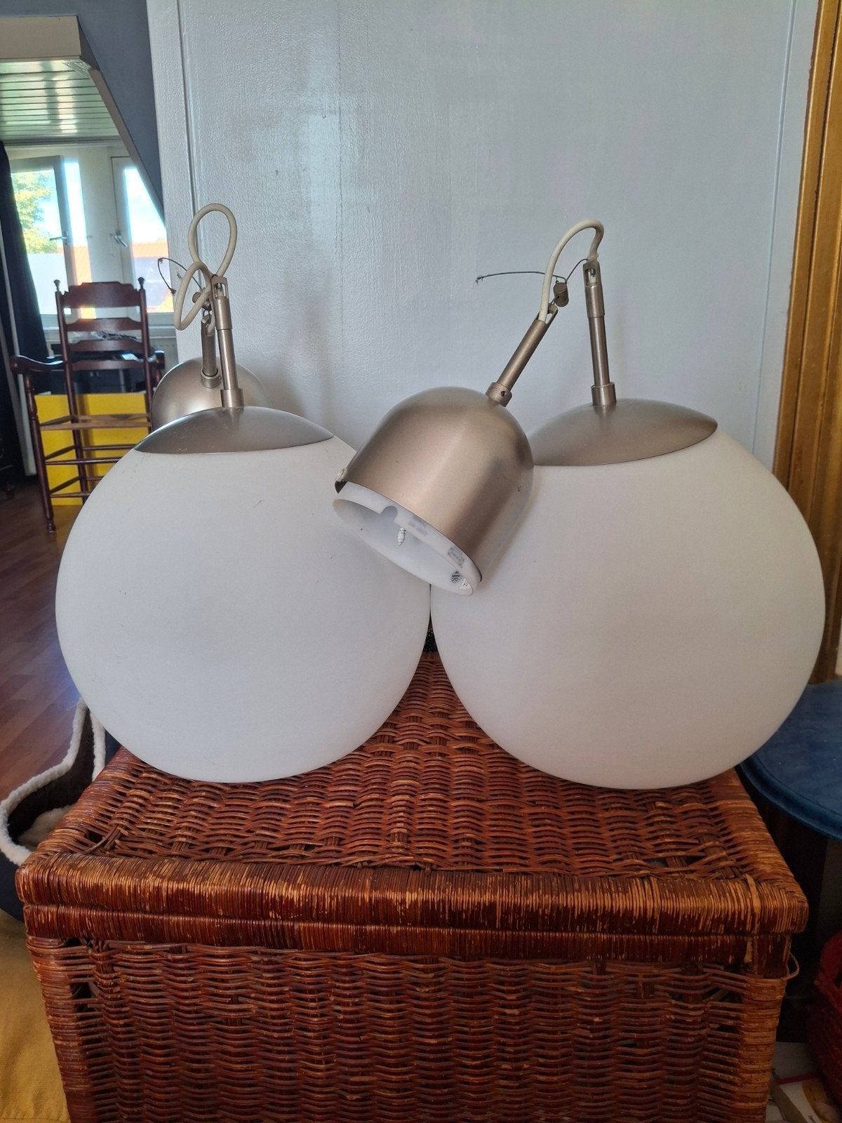 2 witte glazen bol hanglampen Ikea, Ophalen, E27 (groot), Modern, Glas
