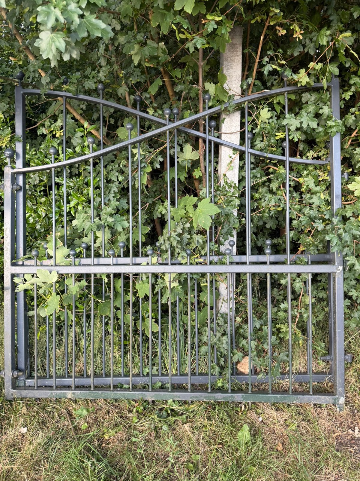 Zwaar stalen sierhekwerk met poort + 2 bijpassende lantaarns, Tuin en Terras, Ophalen, Met poort, Zo goed als nieuw, Sierhekwerk