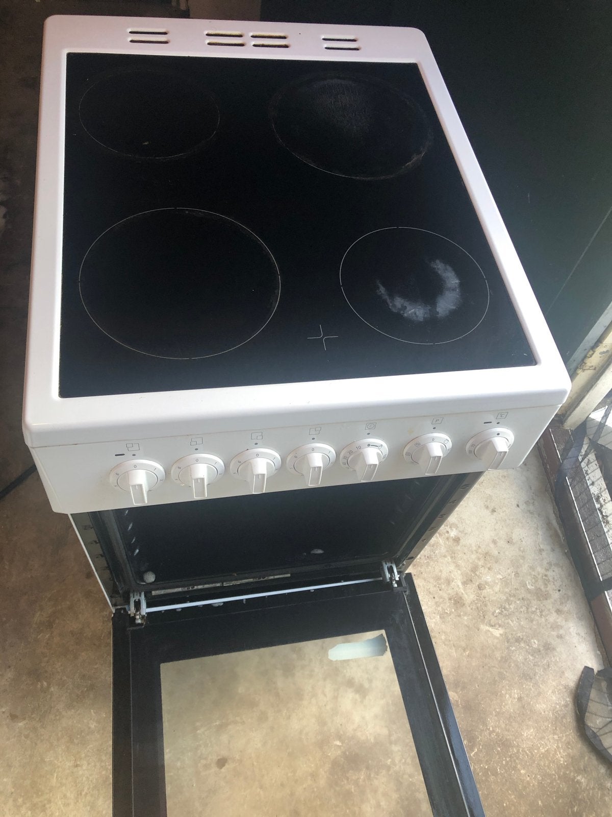 Elektrisch fornuis met oven, Witgoed en Apparatuur, Fornuizen, Gebruikt, Vrijstaand, 85 tot 90 cm, Elektrisch