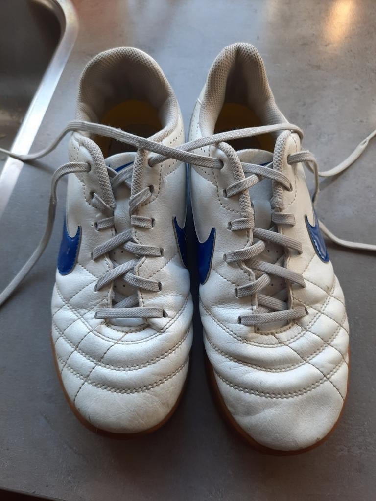 Nike maat 35, Gebruikt, Ophalen of Verzenden, Nike, Jongen of Meisje