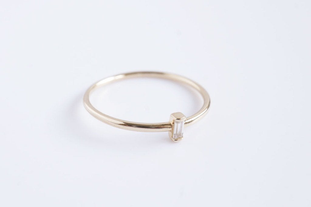 14 Karaat Solitair Ring Met Baguette Zirkonia, 18 tot 19, Ophalen of Verzenden, Zo goed als nieuw, Dame