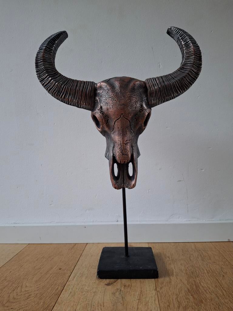Decoratieve Buffelschedel op Standaard - 55 cm, Huis en Inrichting, Woonaccessoires | Overige, Zo goed als nieuw, Metaal, Bruin