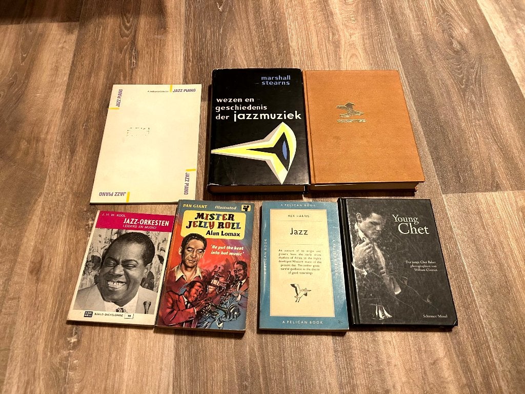 Sortering Jazz boeken uit de jaren 50 en 70 + Young Chet, Ophalen of Verzenden, Gelezen, Genre of Stijl, Diverse auteurs